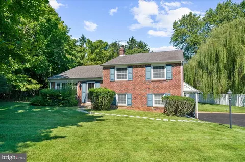 Exterior - 11 Anthony Wayne Dr, Wayne, PA 19087 photo 2 of 2
