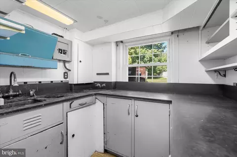 Kitchen - 11 Anthony Wayne Dr, Wayne, PA 19087 photo 2 of 2