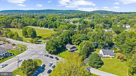 View/Area - 11 Anthony Wayne Dr, Wayne, PA 19087 photo 1 of 2