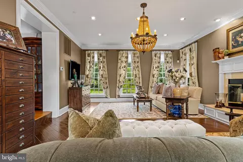 Living - 825 Oak Tree Rd, Kennett Square, PA 19348 photo 2 of 5