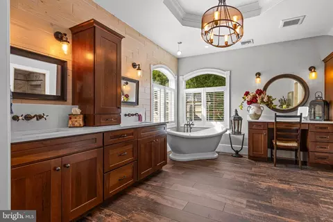 Bath - 825 Oak Tree Rd, Kennett Square, PA 19348 photo 2 of 10