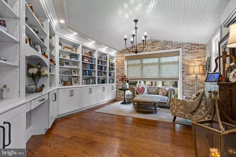 Entry Way - 825 Oak Tree Rd, Kennett Square, PA 19348 photo 8 of 21