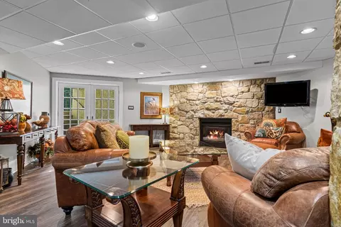 Living - 825 Oak Tree Rd, Kennett Square, PA 19348 photo 5 of 5