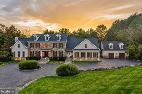 Exterior - 825 Oak Tree Rd, Kennett Square, PA 19348 photo 2 of 35