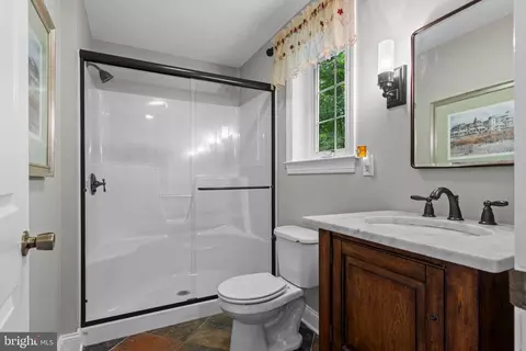 Bath - 825 Oak Tree Rd, Kennett Square, PA 19348 photo 9 of 10