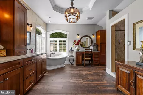 Bath - 825 Oak Tree Rd, Kennett Square, PA 19348 photo 3 of 10