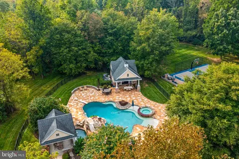 Exterior - 825 Oak Tree Rd, Kennett Square, PA 19348 photo 7 of 35