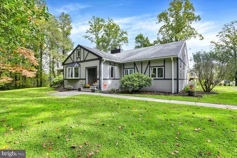16 New Rd, Elverson, PA 19520