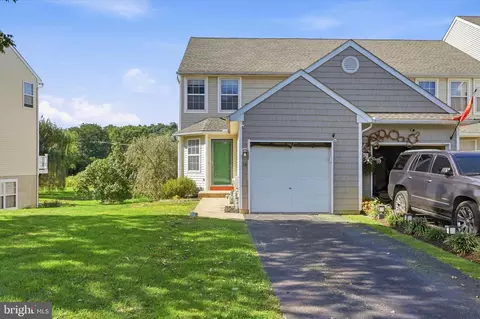 16 Marc Dr, Coatesville, PA 19320