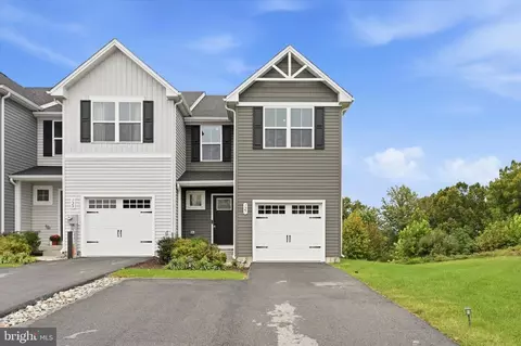127 Lukens Mill Dr, Coatesville, PA 19320