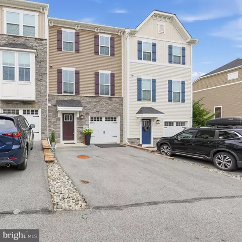 221 Sugar Maple Sq, Downingtown, PA 19335