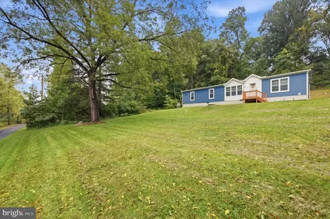 136 Charlotte Ln, Coatesville, PA 19320