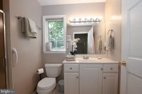 Bath - 127 Kynlyn Rd, Wayne, PA 19087 photo 1 of 7