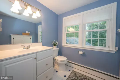 Bath - 127 Kynlyn Rd, Wayne, PA 19087 photo 6 of 7