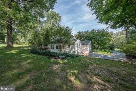 Exterior - 127 Kynlyn Rd, Wayne, PA 19087 photo 8 of 9