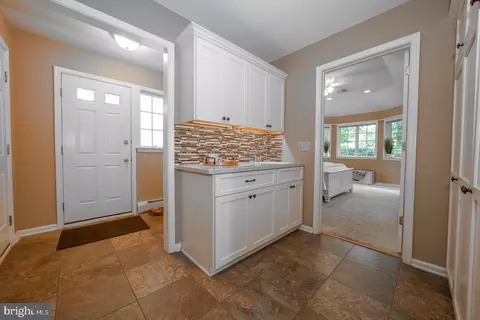 Entry Way - 127 Kynlyn Rd, Wayne, PA 19087 photo 2 of 4