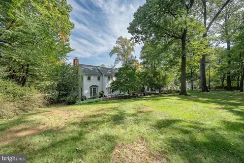 Exterior - 127 Kynlyn Rd, Wayne, PA 19087 photo 7 of 9