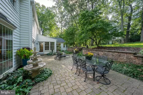Exterior - 127 Kynlyn Rd, Wayne, PA 19087 photo 5 of 9