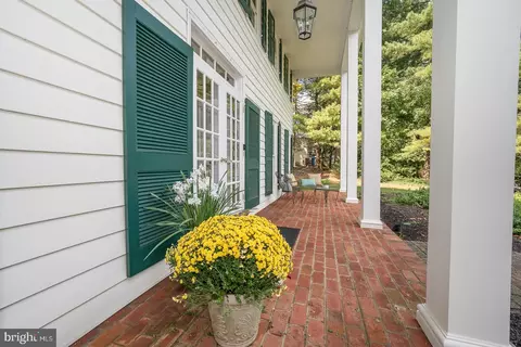 Exterior - 127 Kynlyn Rd, Wayne, PA 19087 photo 2 of 9