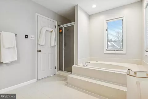 Bath - 41 E Jonathan Ct #41, Kennett Square, PA 19348 photo 2 of 3
