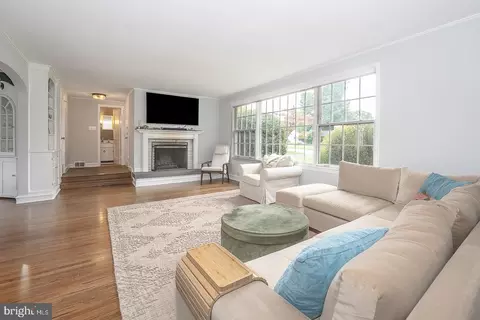 Living - 415 School Ln, Wayne, PA 19087 photo 2 of 2