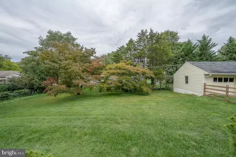 Exterior - 415 School Ln, Wayne, PA 19087 photo 5 of 7