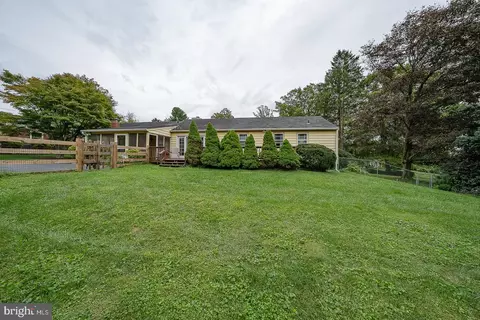 Exterior - 415 School Ln, Wayne, PA 19087 photo 4 of 7