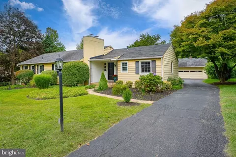 Exterior - 415 School Ln, Wayne, PA 19087 photo 2 of 7