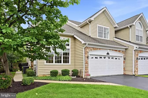 20 Oakbrook Ct, Malvern, PA 19355
