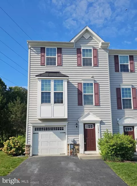 1254 Goldenrod Dr, Downingtown, PA 19335