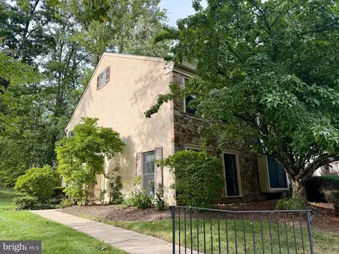 1201 Weatherstone Dr #1201, Paoli, PA 19301