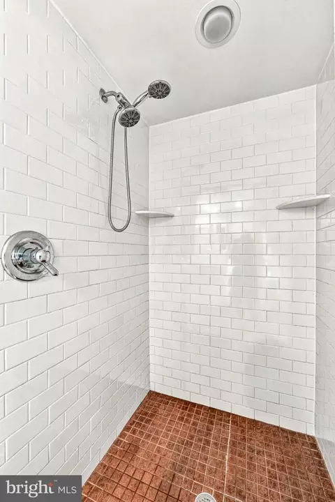 Bath - 393 Colket Ln, Wayne, PA 19087 photo 4 of 6