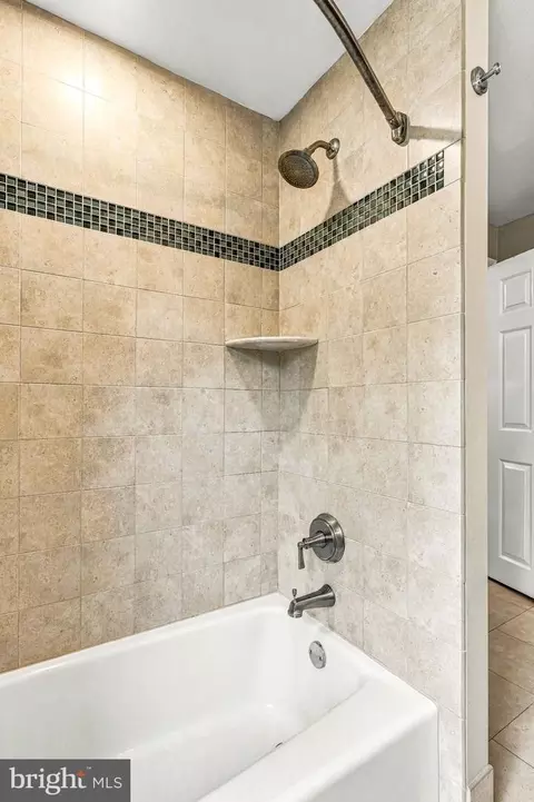 Bath - 393 Colket Ln, Wayne, PA 19087 photo 6 of 6