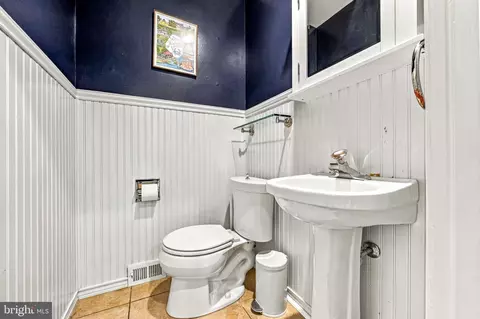 Bath - 393 Colket Ln, Wayne, PA 19087 photo 1 of 6
