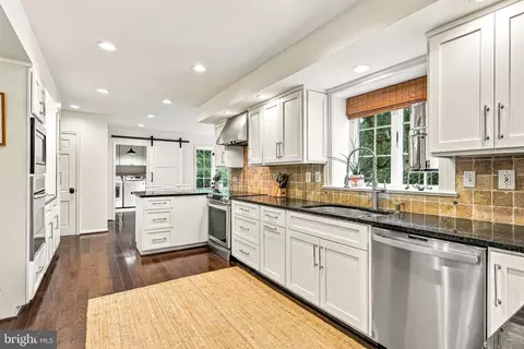 Kitchen - 393 Colket Ln, Wayne, PA 19087 photo 2 of 5