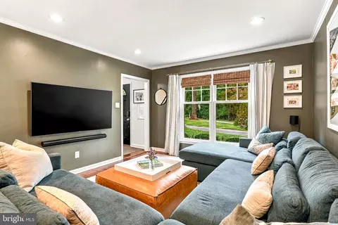 Living - 393 Colket Ln, Wayne, PA 19087 photo 5 of 5