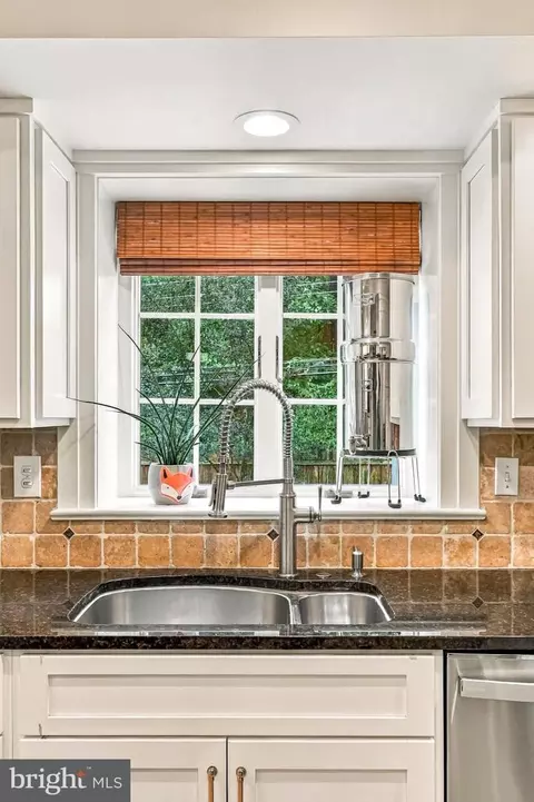 Kitchen - 393 Colket Ln, Wayne, PA 19087 photo 3 of 5