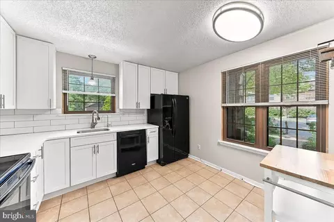 Kitchen - 40 Witherspoon Ct, Wayne, PA 19087 photo 2 of 2