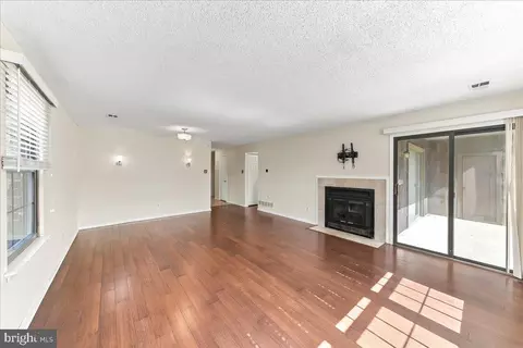 Living - 40 Witherspoon Ct, Wayne, PA 19087 photo 3 of 6