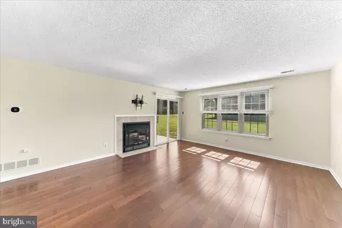 Living - 40 Witherspoon Ct, Wayne, PA 19087 photo 2 of 6