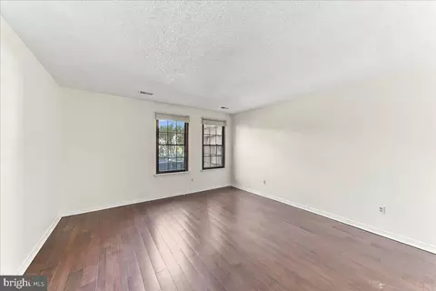 Living - 40 Witherspoon Ct, Wayne, PA 19087 photo 5 of 6