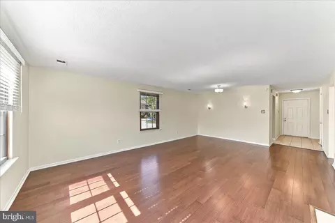 Living - 40 Witherspoon Ct, Wayne, PA 19087 photo 4 of 6
