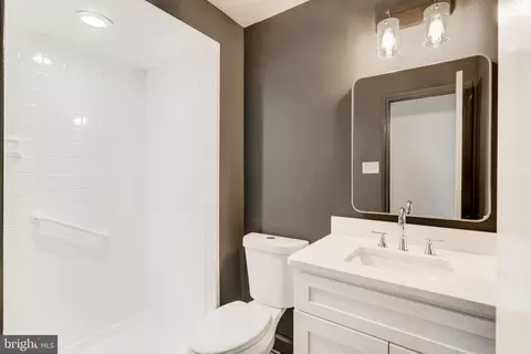 Bath - 9 Avignon #9, Devon, PA 19333 photo 6 of 7