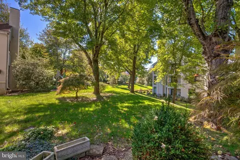 Exterior - 9 Avignon #9, Devon, PA 19333 photo 7 of 9