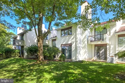 Exterior - 9 Avignon #9, Devon, PA 19333 photo 6 of 9