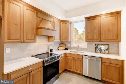 Kitchen - 9 Avignon #9, Devon, PA 19333 photo 2 of 4