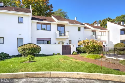 Exterior - 9 Avignon #9, Devon, PA 19333 photo 4 of 9