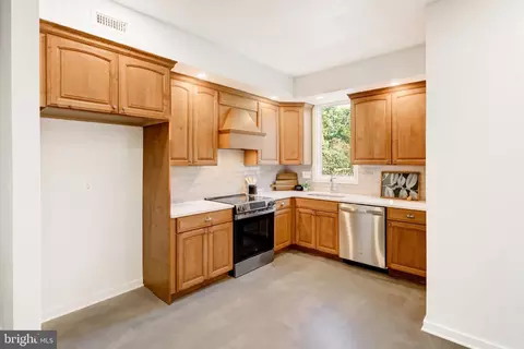 Kitchen - 9 Avignon #9, Devon, PA 19333 photo 1 of 4