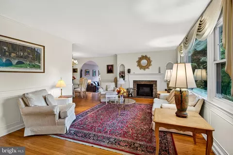 Living - 59 Lakeside Ave, Devon, PA 19333 photo 2 of 3