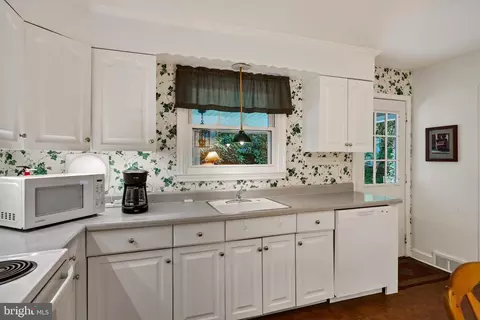 Kitchen - 59 Lakeside Ave, Devon, PA 19333 photo 4 of 4